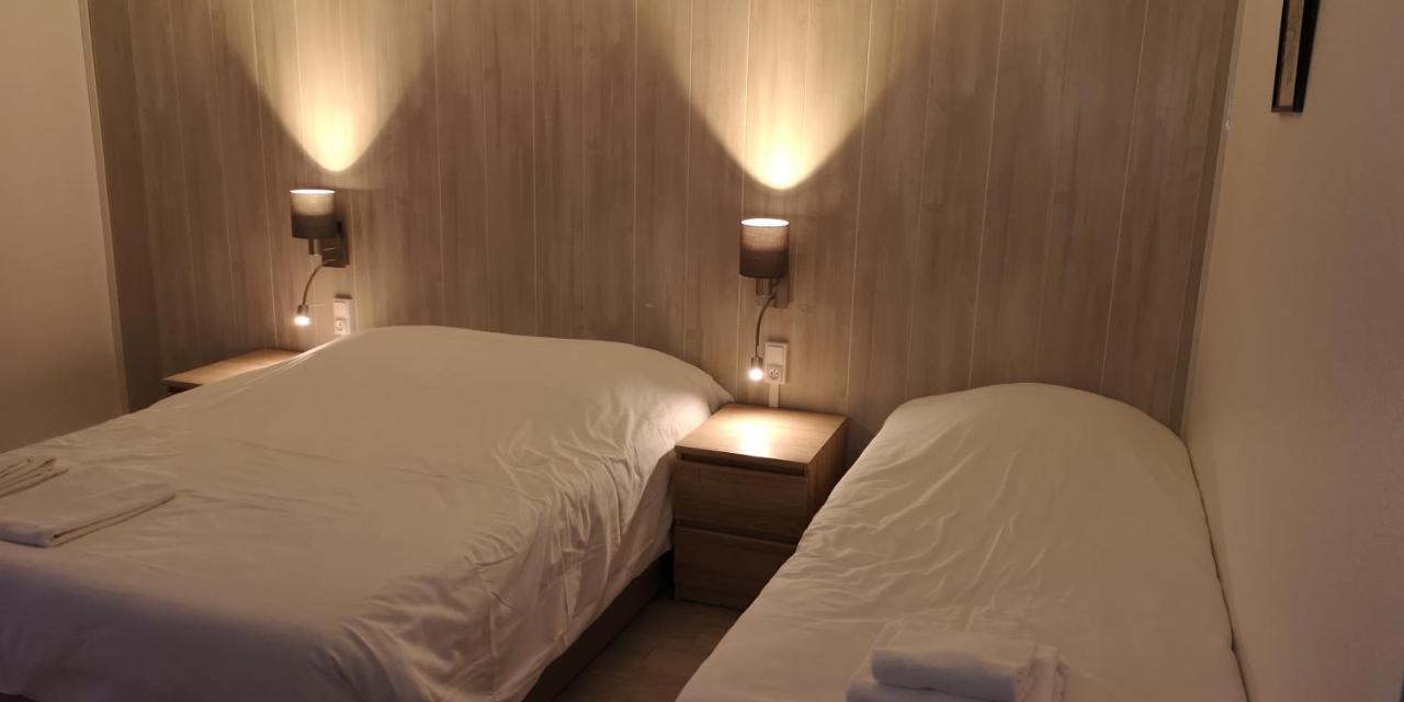 Hotel Du Cheval Blanc Cerizay Rom bilde